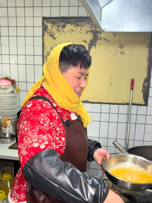 今天学会了一道菜叫菠菜鸡蛋糕