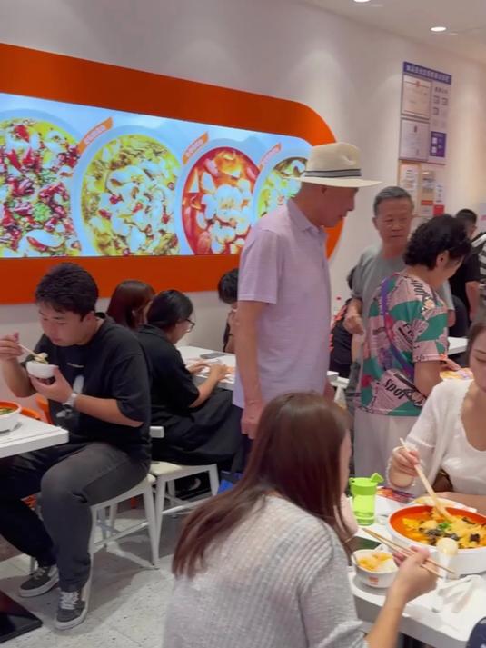 加盟最怕没人管?“鱼你在一起”总部带店,保姆级扶持!