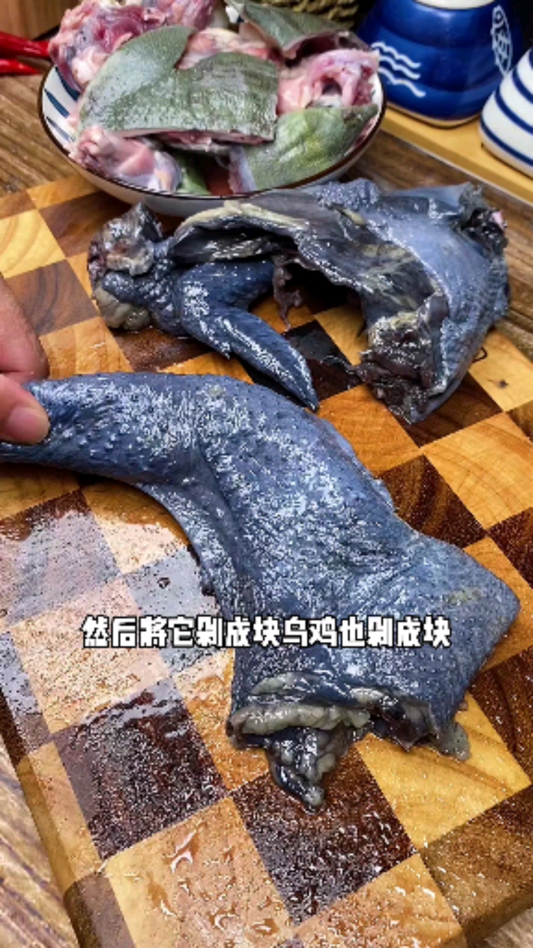 一款滋补养生的乌鸡甲鱼汤
