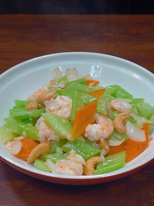 酒店星级大厨教我做的西芹腰果炒虾仁