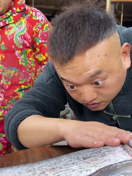 今天教大家做一道 沸腾鱼，嫩滑爽口，麻辣入味，外搭还不油腻