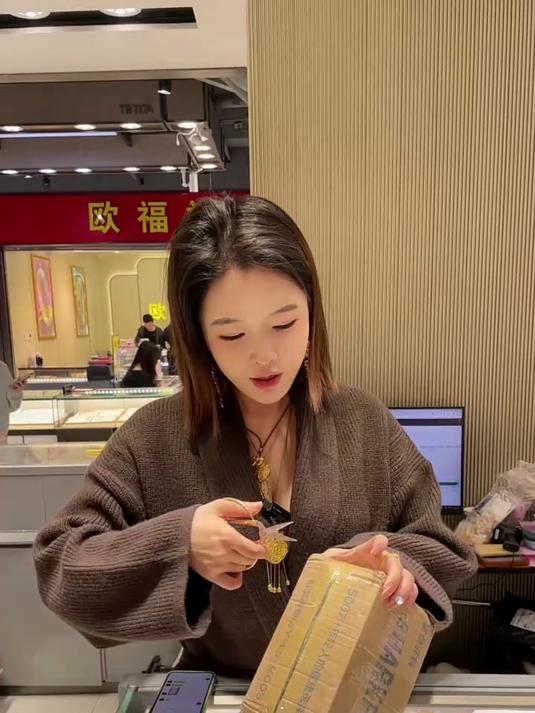 大哥寄的牛肉干哈哈