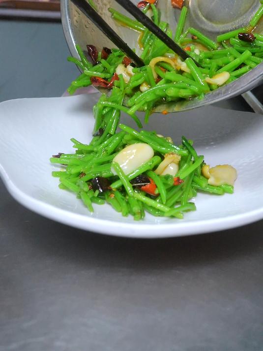 鲜鲍茼蒿杆,爽口脆芹拌虾仁