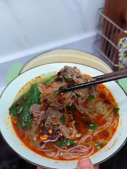 早起5分钟就搞定一锅小朋友爱吃的兰州牛肉粉