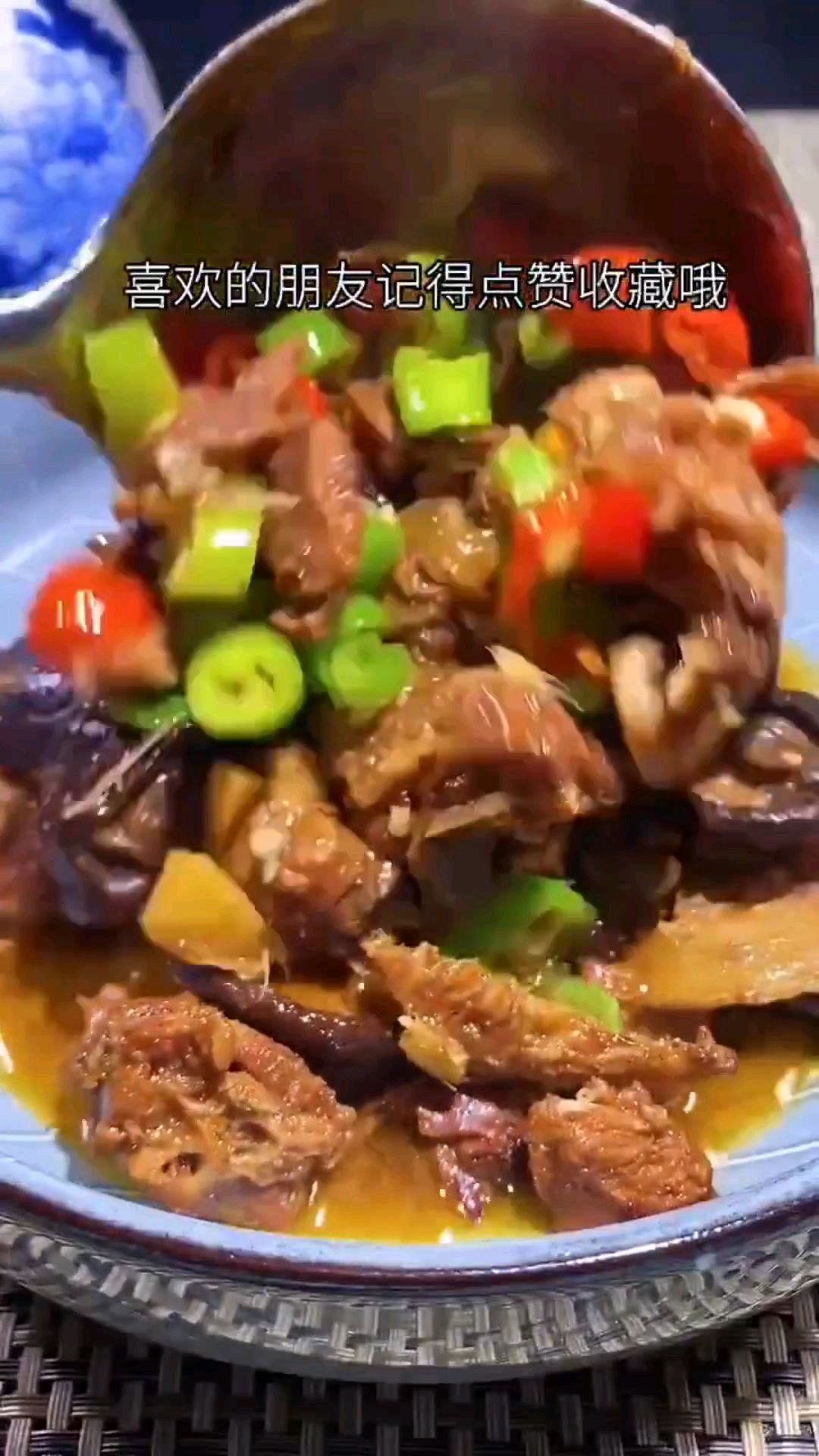 小鸡炖蘑菇好吃,要下饭