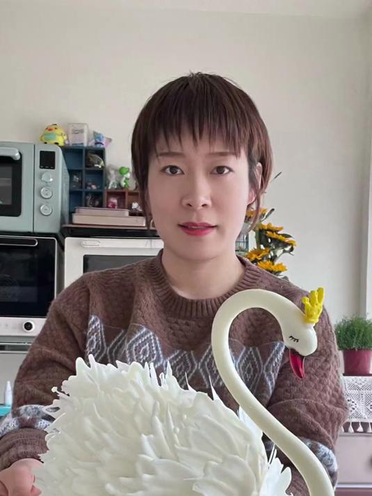 小破店也能做出高级白天鹅蛋糕。#踢开世界的门#