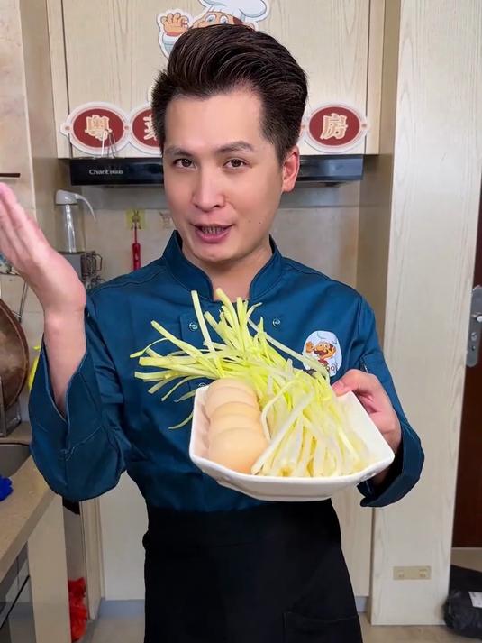 韭黄炒滑蛋到底是先炒韭黄还是先炒蛋呢?