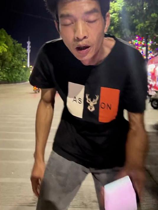 灵山土香鸡地标产品,开始整饮