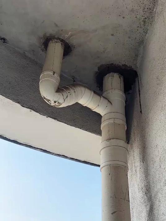 改个阳台排水就那么为难吗？
