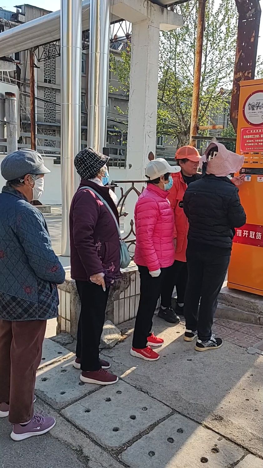 自从家门口有了这个馒头自动售卖机,买馒头方便多了,干净卫生还是便捷#馒头智能售卖机