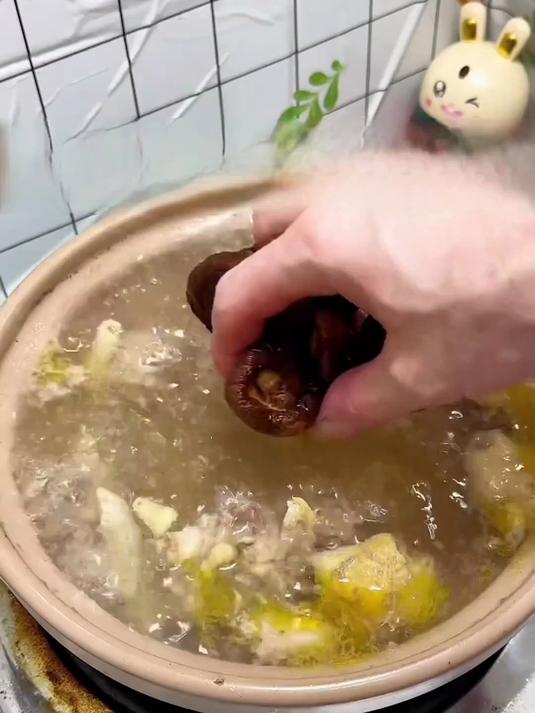 养血香菇炖土鸡,女性养生必备品