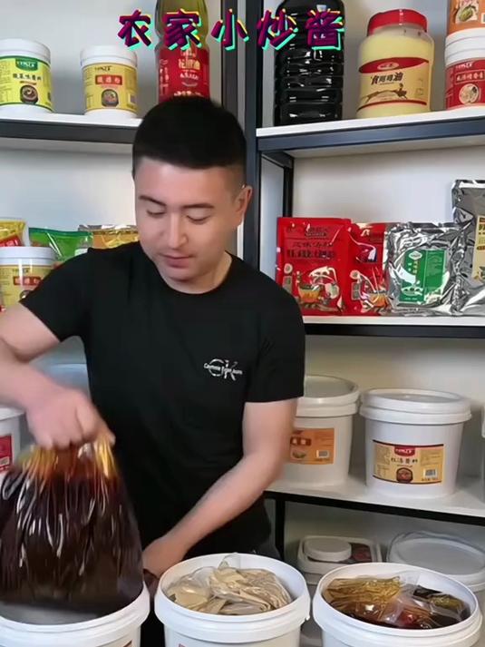 自从有了这款小炒酱调料,炒菜轻松变美味,再也不担心味道不佳
