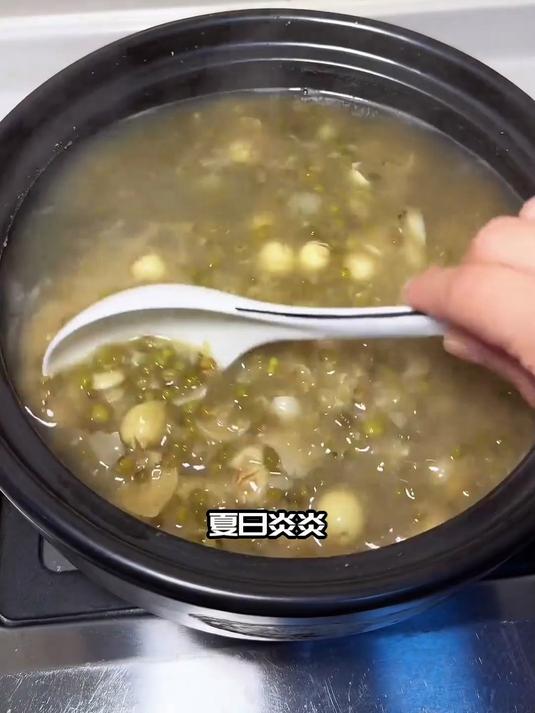 莲子百合绿豆汤+桂圆，养生养血效果翻倍