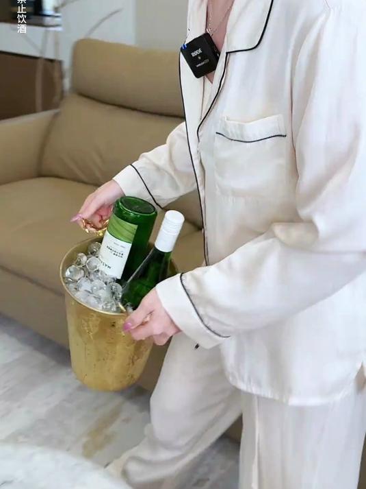 #白葡萄酒推荐#夏日微醺刚需！雷司令白葡萄酒，青苹果果香，冰镇更好喝，性价比拉满#微醺时刻