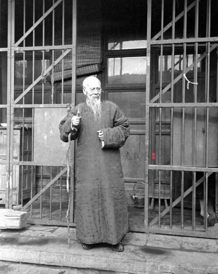 齐白石老照片，1948年的齐白石-袁载誉
