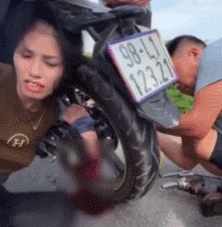 泰国女骑手，胳膊搅进轮子骨折
