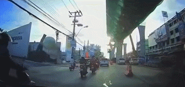 高架桥塌了GIF：好像前几天曼谷那个？