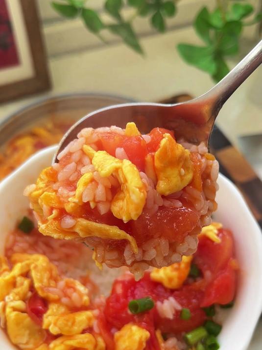 西红柿炒鸡蛋的家常做法,拌米饭吃老香了