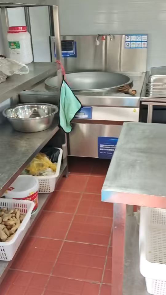 无锡900多人发动机工厂食堂对外承包,合作提点模式15%,包水电气跟住宿!