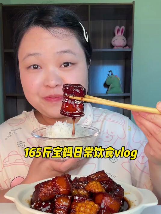 香香辣辣鸭脚煲还有酱汁浓郁红烧肉太好吃了