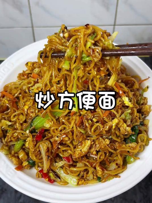 想吃炒方便面,再也不用去烧烤店了,朋友教我做的,真的太好吃啦