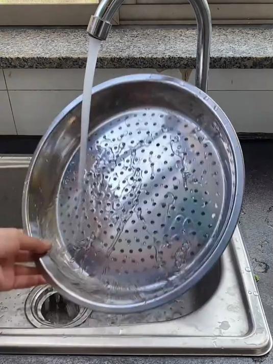 在炒锅上面放一个这样的东西，相当实用！蒸盘 不锈钢厨具