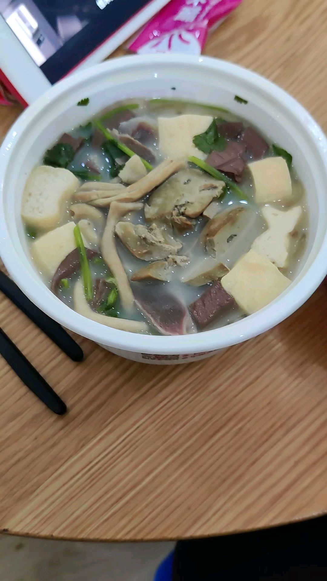 小杨生煎的老鸭粉丝汤是最好吃的