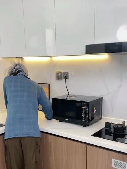 热馒头用微波炉蒸笼，出来的饭菜不会干，不怕汤汁溅的到处都是