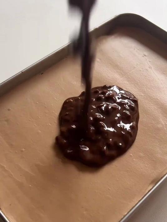 免烤箱，甜品店店售配方，做法巨简单的巧克力脆皮梦龙提拉米苏