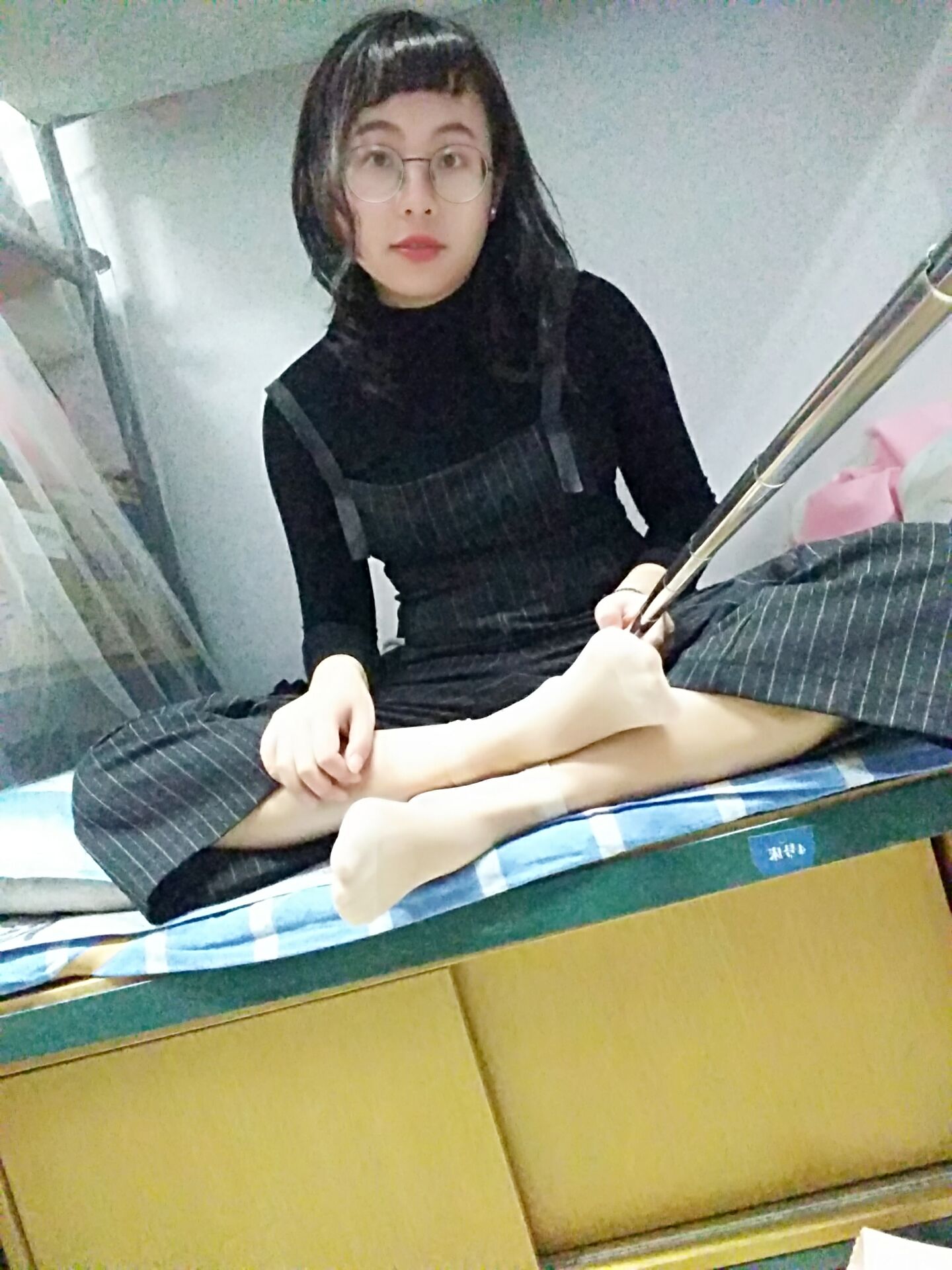 图片[34]-学妹校园寝室短丝系列004期 沈惠玲[63P85M]-六色网