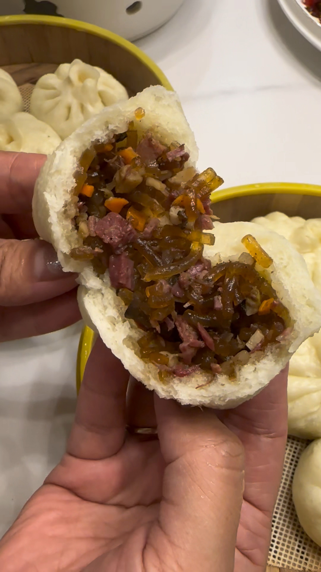 驴肉馅包子有吃过的吗?大块驴肉在里面,解馋