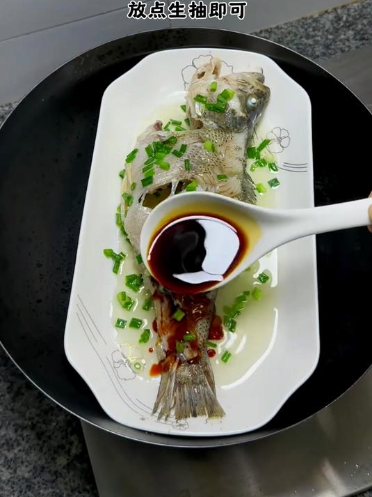 清蒸鲈鱼 清蒸鲈鱼 清蒸鲈鱼做法 清蒸鲈鱼家庭版