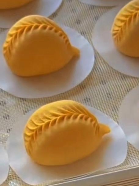 这是最近比较火的麦穗包子做法