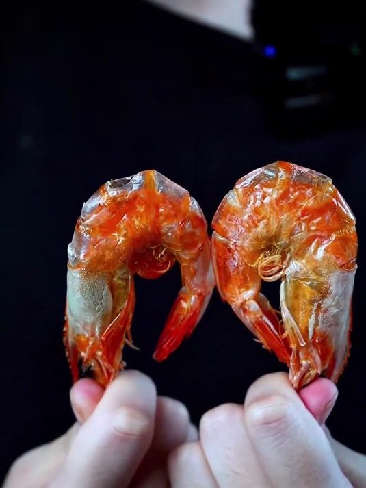 海虾烤干，个头不小，吃着满足