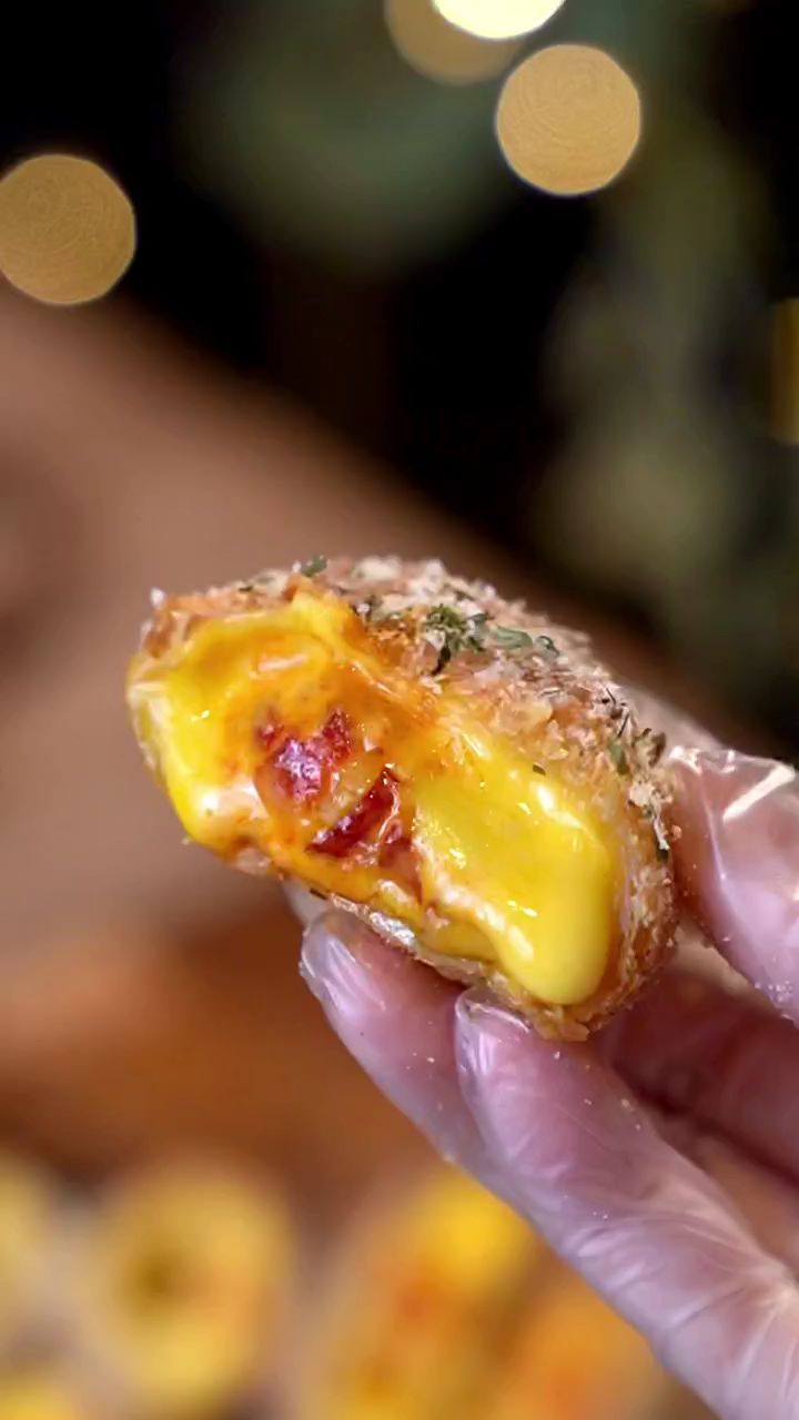 外皮酥酥的小龙虾酥。