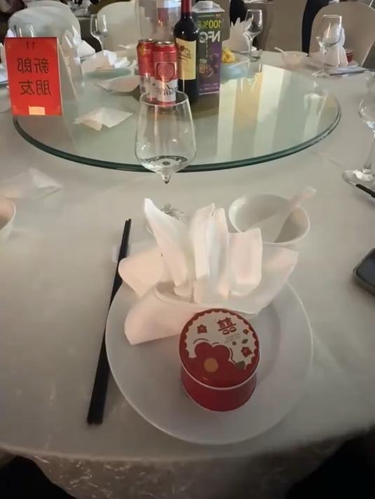 江浙沪结婚的喜糖礼盒里有什么,随多少钱才能拿到这样的喜糖
