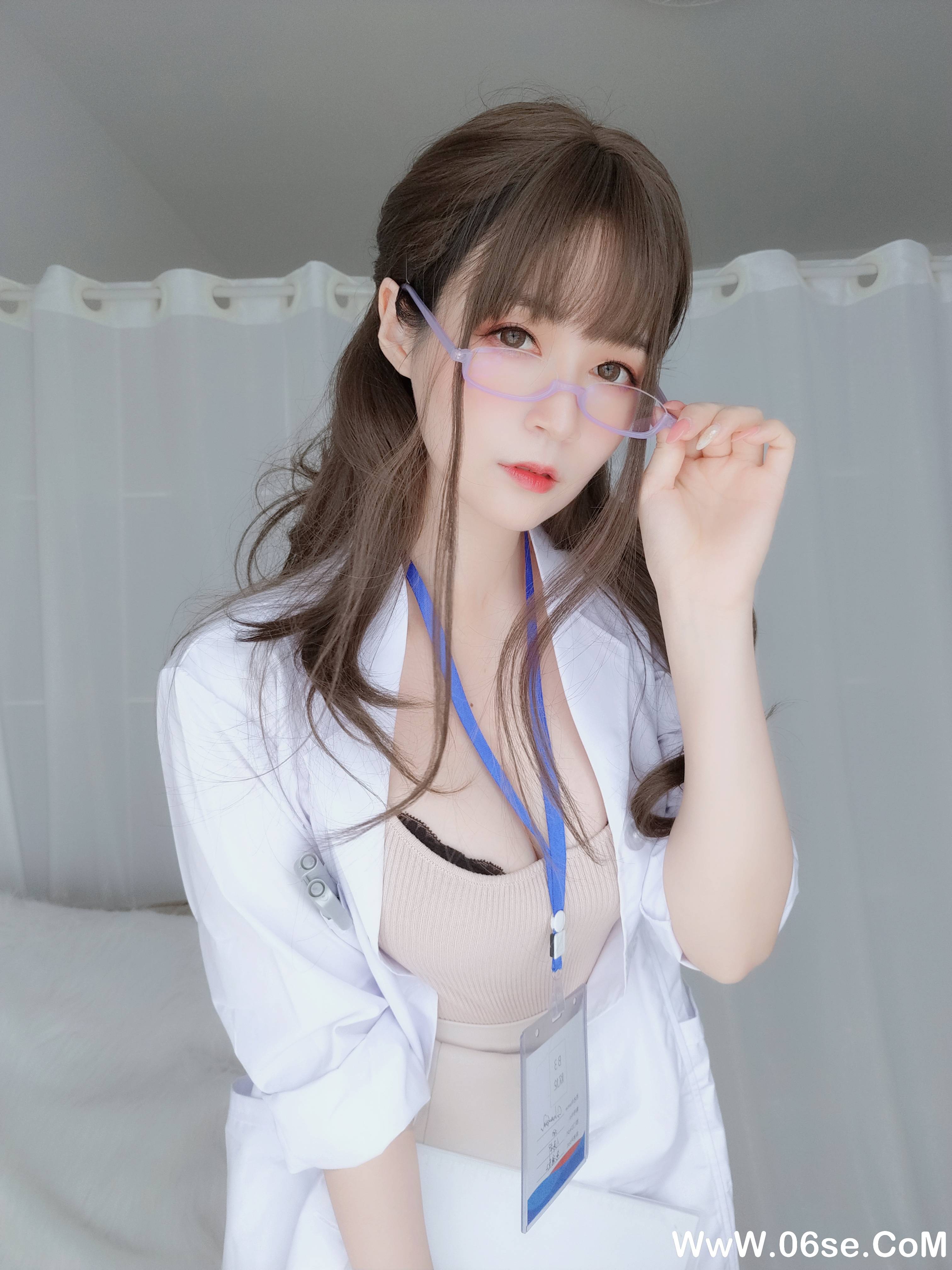 图片[25]-Coser小姐姐白银 NO.060 – 私人医生[159P+6V1.03G]-六色网