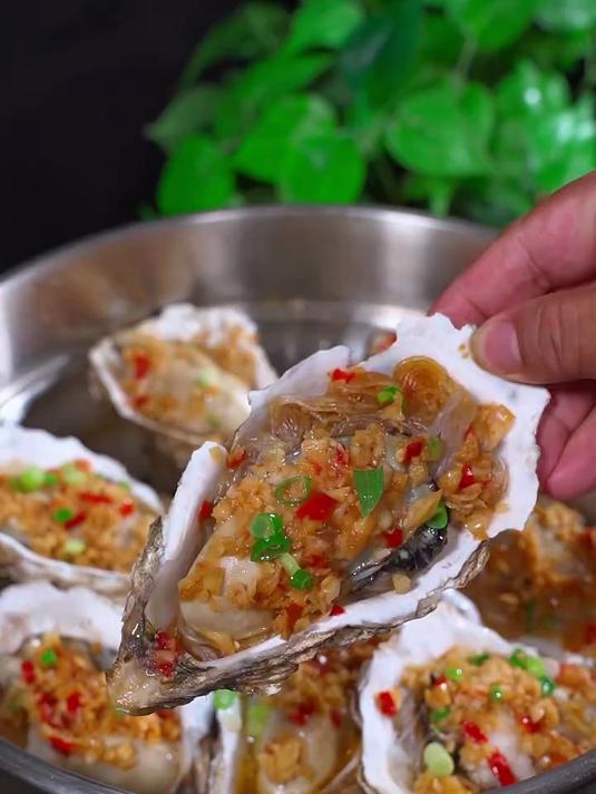 蒜蓉粉丝蒸生蚝这样做，生蚝又鲜又嫩
