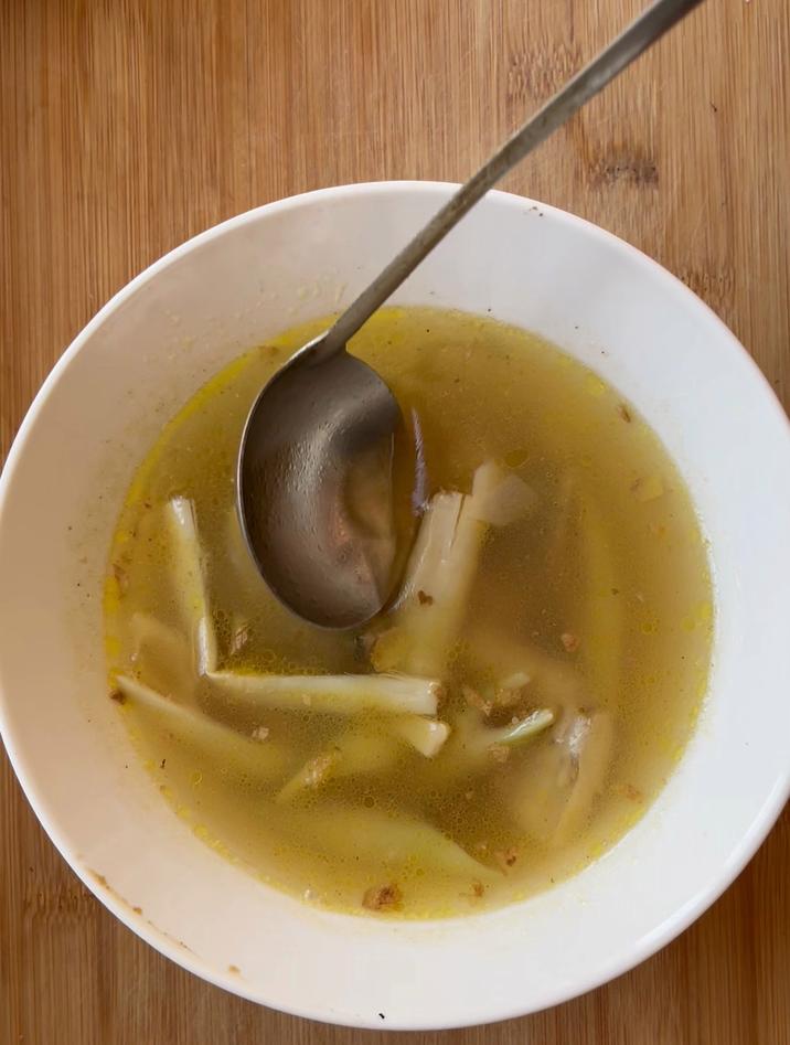 生鱼煲汤的最佳搭配,当然是竹笋