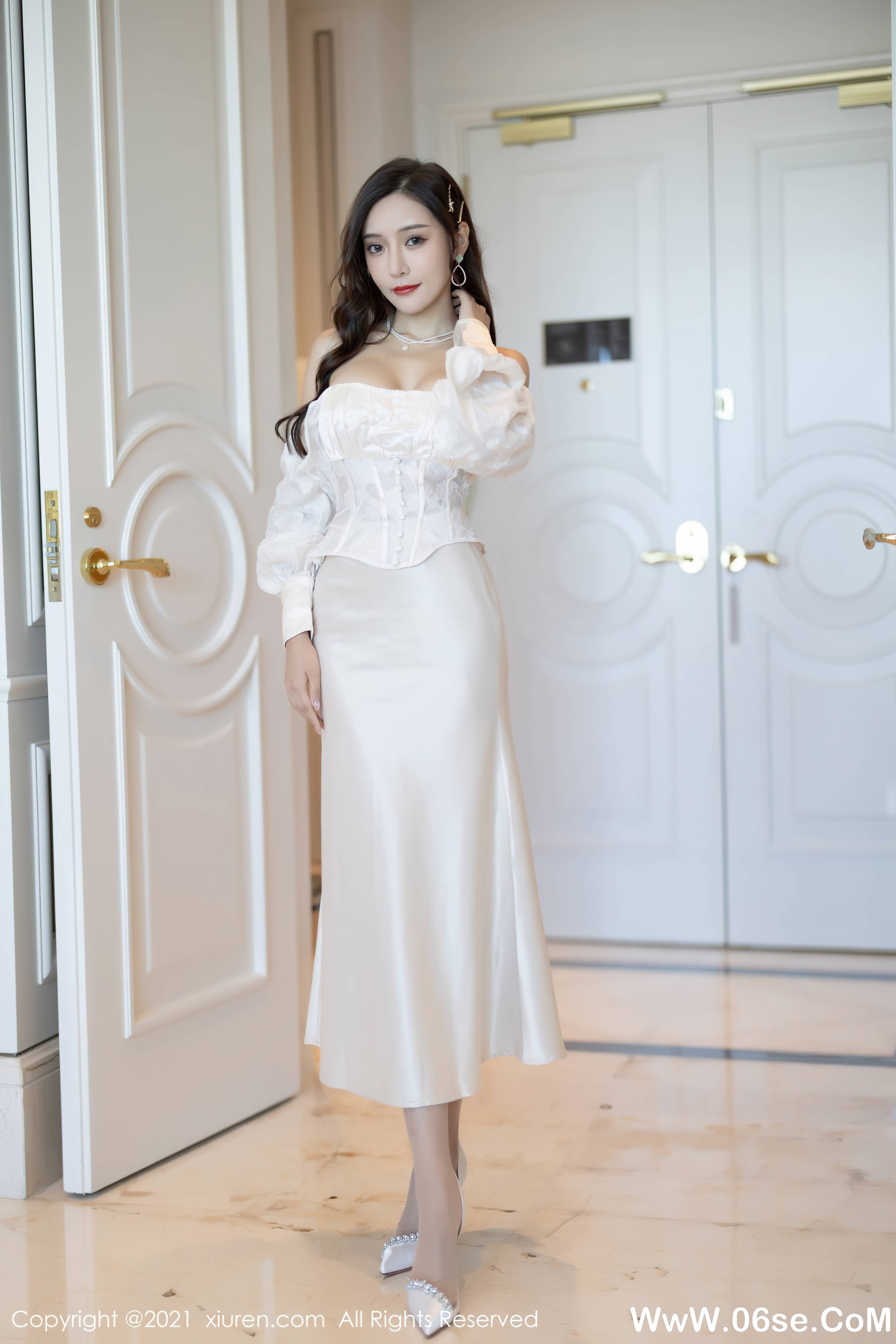 图片[3]-[XIUREN秀人网] 2021.10.28 NO.4136 王馨瑶[97+1P829M]-六色网