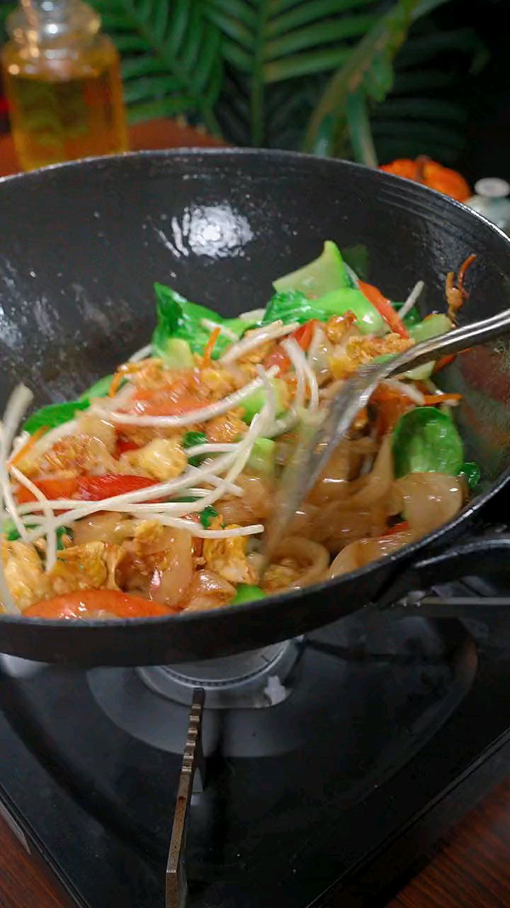 想吃广东特色炒河粉,在家也能轻松搞定。#干炒牛河