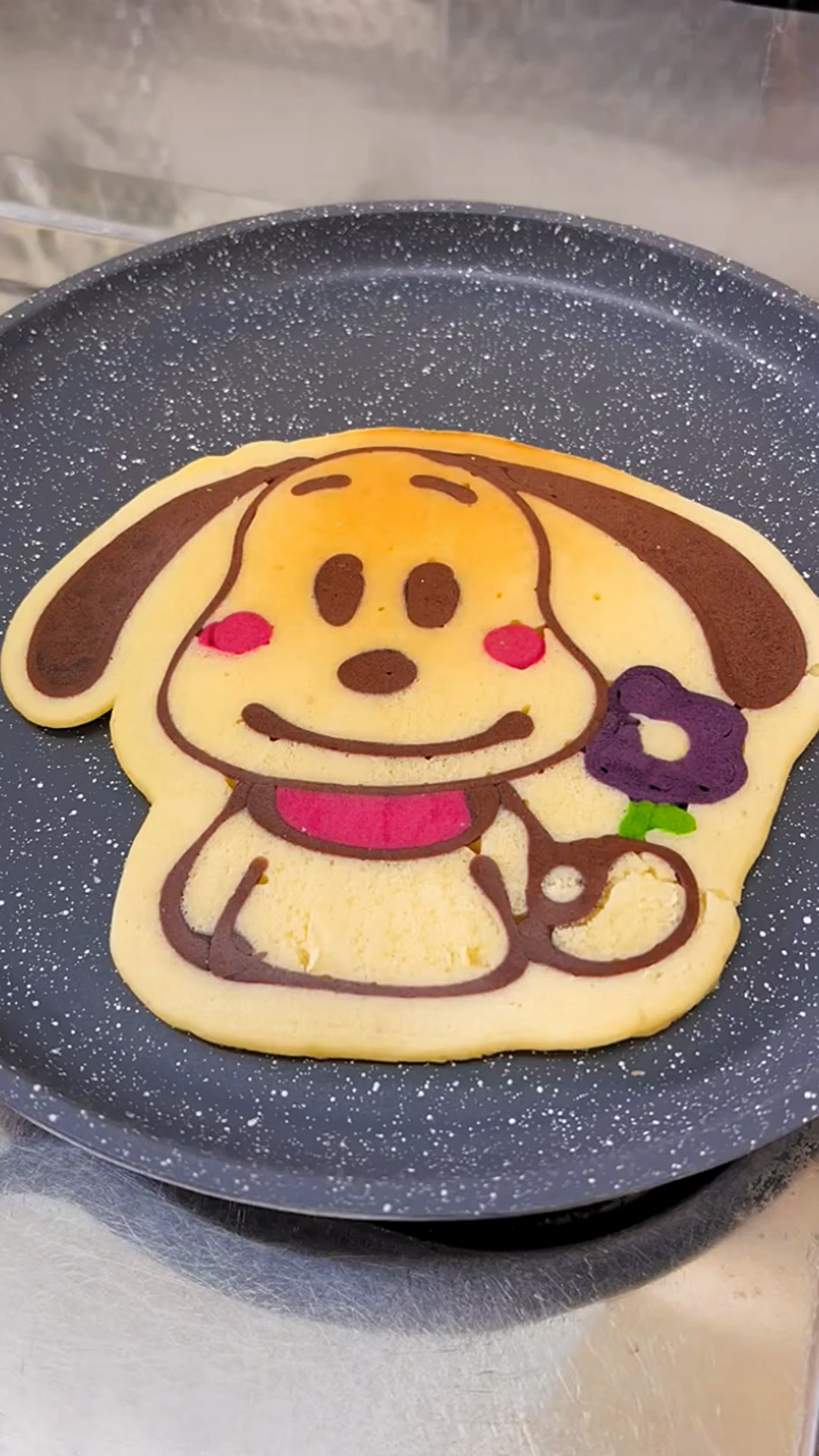彩色面糊做卡通图案煎饼