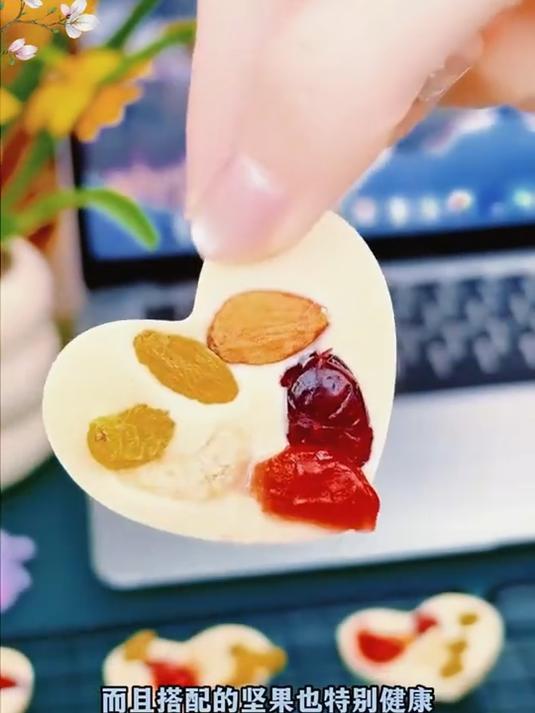 坚果炒酸奶,香脆坚果与醇厚酸奶融合,一口下去超满足。