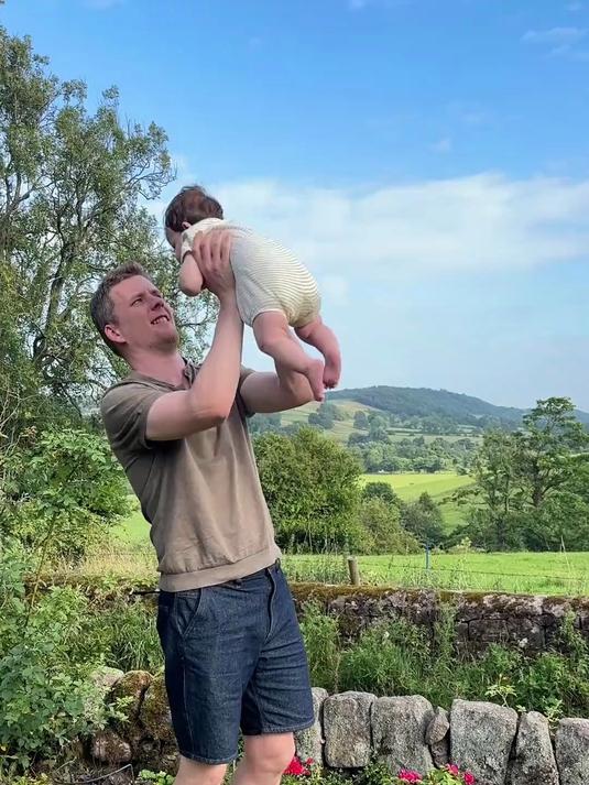 英国乡下一家五口日常vlog,婆婆今天做家常版培根鸡蛋意面!