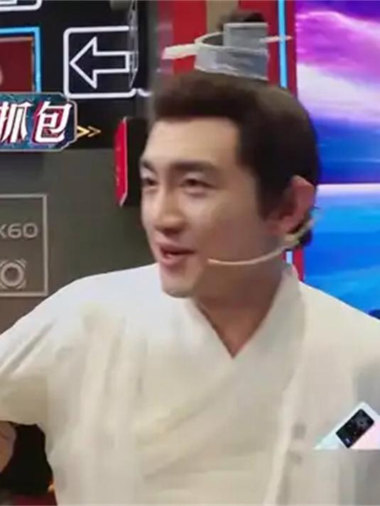 林更新偷偷跑去扔石头，不料下秒就被杨迪抓包：再扔就输了丨王牌
