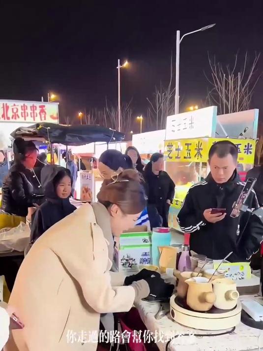 超级风大的周末,依然有很多小姐妹大老远来支持奶茶和冰糖雪梨