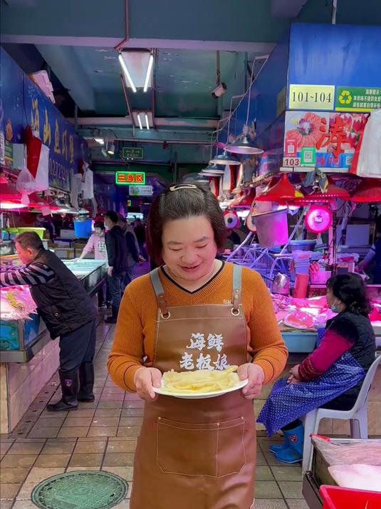 超豪华港式金汤花胶鸡，味道鲜美做法简单，好吃的秘诀就是它