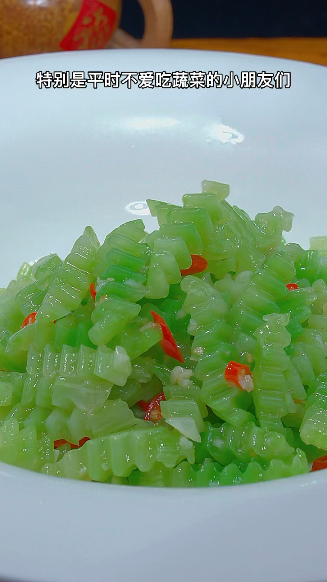 平时大鱼大肉吃腻了,你就试试这道清炒莴笋,好吃好看又有味。#清炒莴笋丝 #莴笋