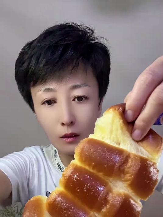 维多利亚面包松软甜香的口感好吃极了