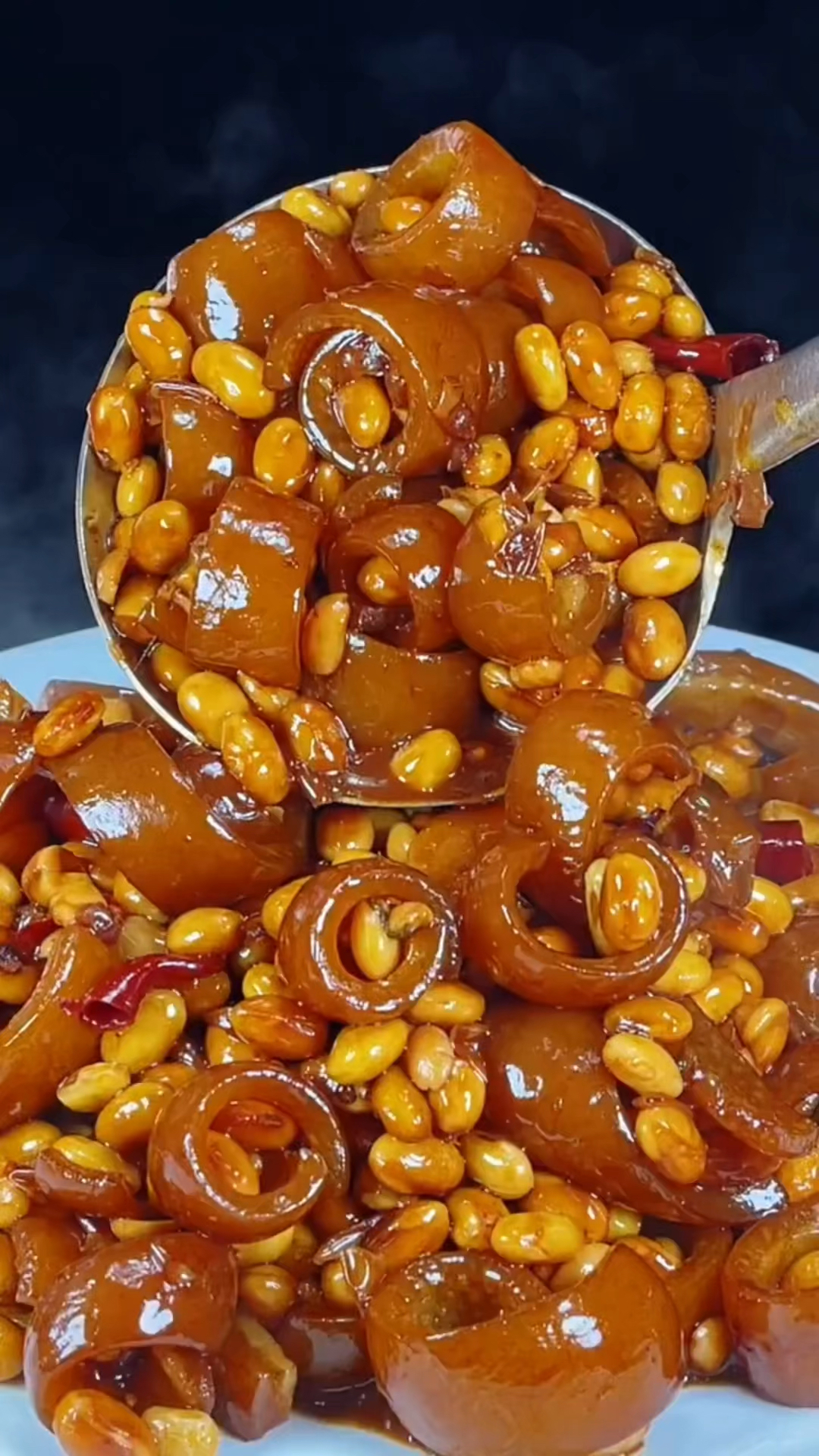 猪肉皮焖黄豆 营养又健康 软烂入味 嘎嘎香下饭菜